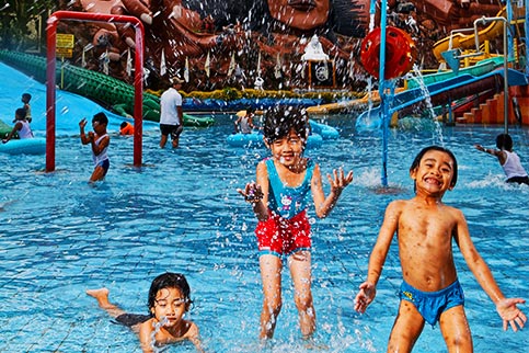 Funtastic Swiming Pool - Jawa Timur Park Group